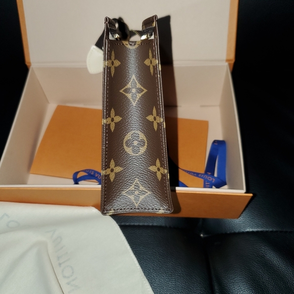 Authentic New Louis Vuitton Toiletry 19/Crossbody - Picture 3 of 16